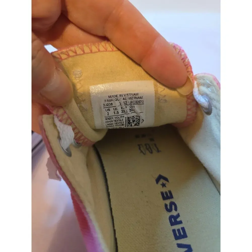 Converse Girls Size 2 Pink Low Top Sneakers
